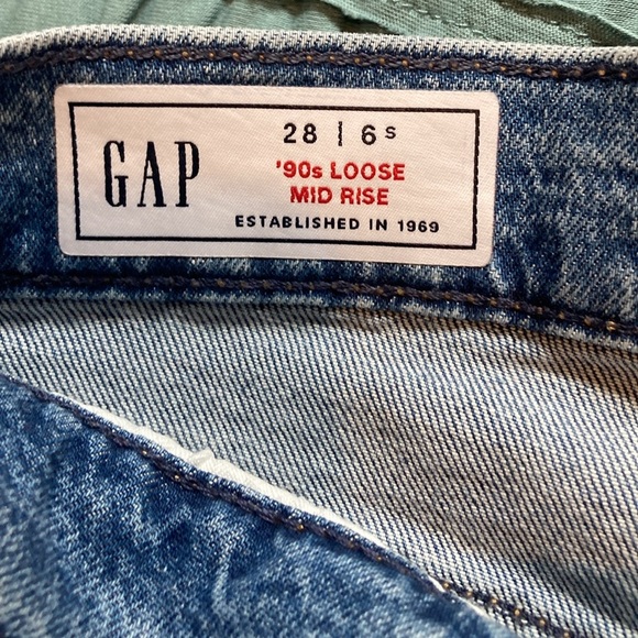 GAP 90’s Loose Mid Rise Jeans - Picture 13 of 15